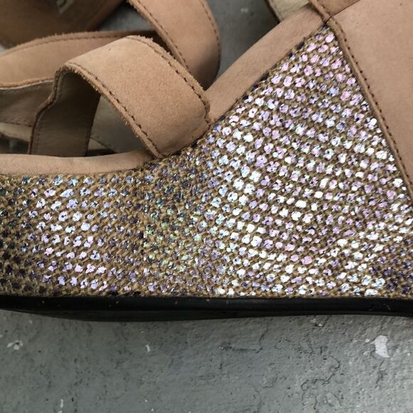 Uggs   - Picture 3 of 7